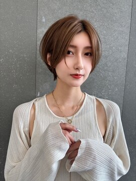 ロンド レア 天神大名店(Lond Le’a) ホワイトブロンド/外ハネボブ /ワイドバング/ブルーブラック