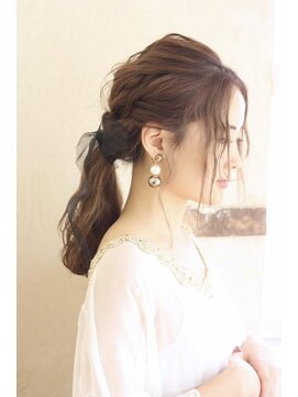 ソース 茶屋町(SOURCE) 結婚式やお呼ばれに♪ポニーテール巻きアレンジ