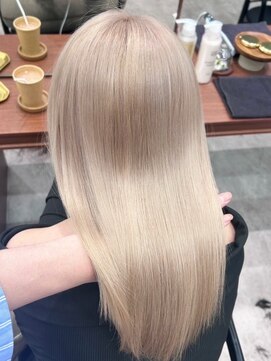 モク 立川(moc) 韓国風レイヤーカットブリーチダブルカラー前髪