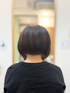 ヘアー グリーン(hair green) 首元スッキリ大人可愛い前下がりボブスタイル