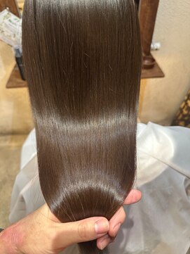 リゴッツ ドゥア プトゥリ(Regottz dua putri) 髪質改善で美髪へ暗めカラー