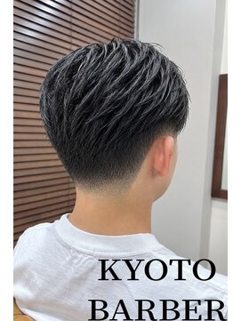 バーバーショップテト(barber shop tete) テーパーフェード/センターパート/フェザーパーマ
