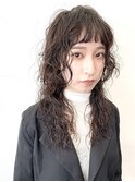 ウェーブパーマ前髪ありイメチェンレイヤーカットこなれミディ