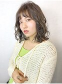 カーキベージュ ミディアムパーマ 大人ガーリー