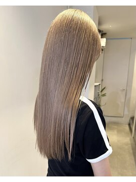 ニコフクオカヘアーメイク(NIKO Fukuoka Hair Make) ブリーチ1回のミルクティーベージュ/ホワイトミルクティー