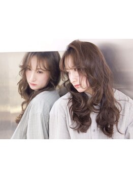 ロングなのに重く見えない、海外風レイヤーが人気！髪質や履歴に合わせたカットで理想の質感へ。