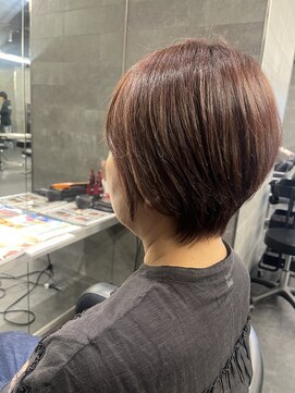スノウ(SKNOW) ナチュラル白髪ぼかし×ショートボブ【40代50代60代】
