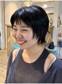 ショートウルフにベイビーバングな軽やかショート