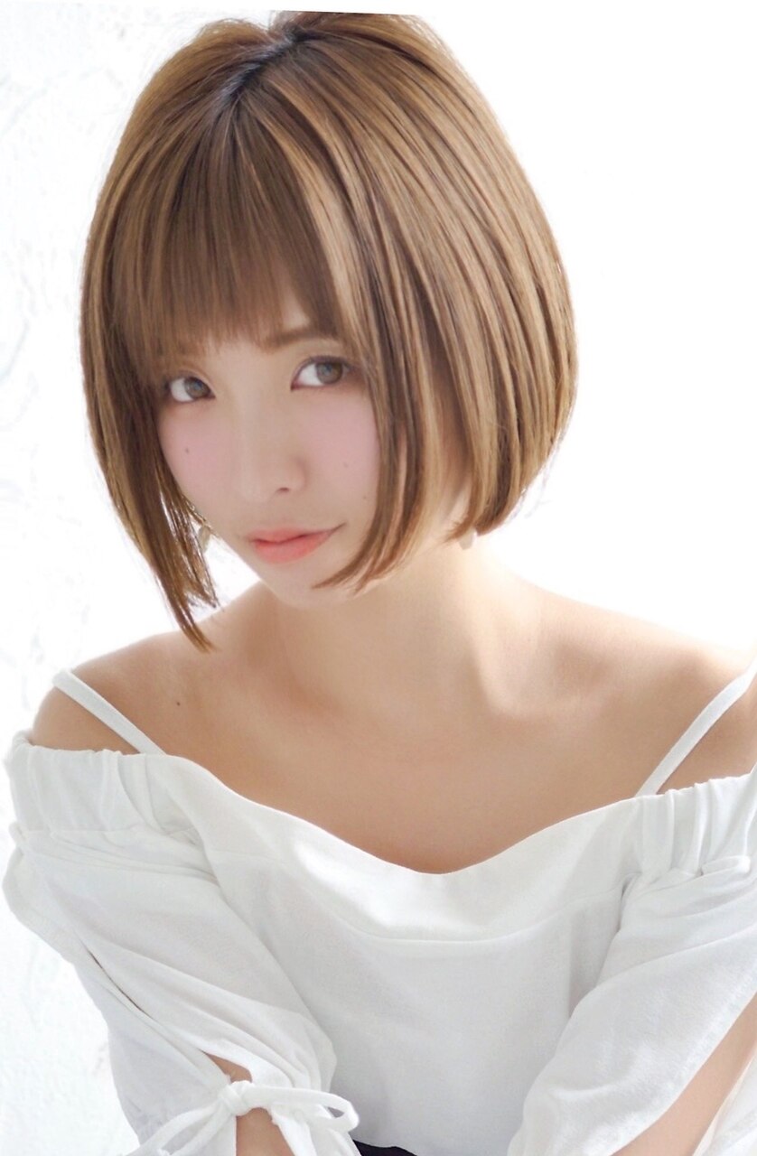 大人可愛いセクシー×カジュアル前下りひし形ショートボブs 1