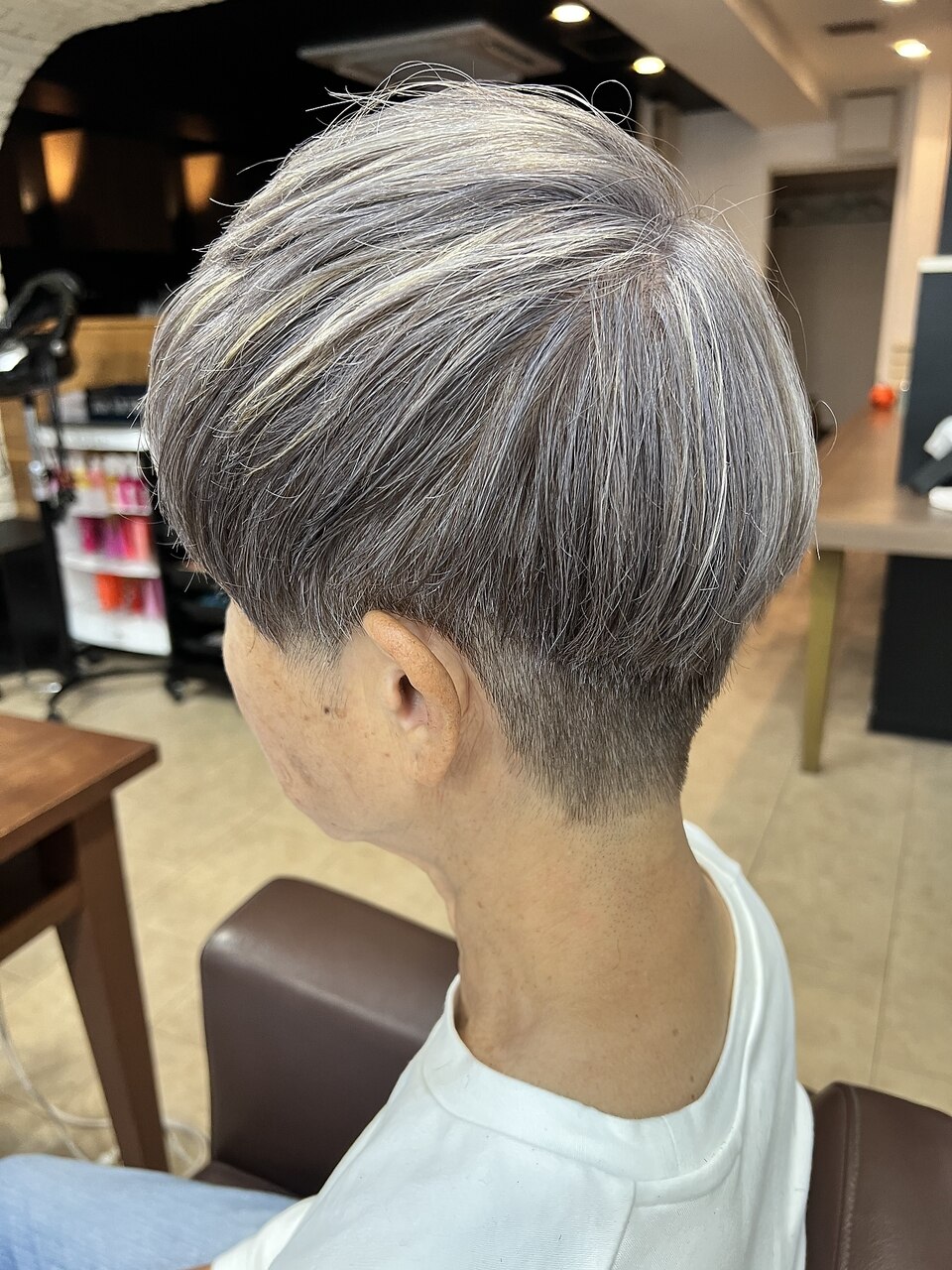 白髪のおしゃれなグレー50%ハーフウイッグ0128 リュクスグレイ