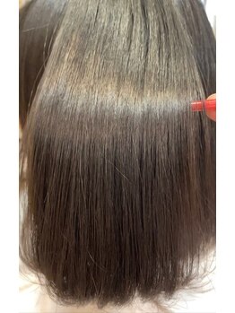 ヘアメイク フロウ(hair make Flow)の写真/酸性縮毛矯正で自然なストレートを実現！髪へのダメージを最小限に抑えながら、艶のある美髪に。