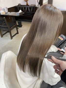 ムーブ(Moob) 艶感抜群透明感グレージュカラー♪【別府】