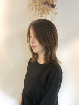 メロウ(mellow)の写真/【フェイスレイヤー】少しだけ雰囲気を変えたい方へ！まずは顔周りの髪に流れをつけて印象を変えてみては？