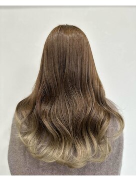 アン アオヤマ(Ann AOYAMA) ゆるふわベージュグラデーション