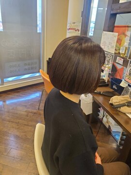 ツヤイロ 島田店 顔周り レイヤーオリーブグレージュハンサムショート 前髪なし