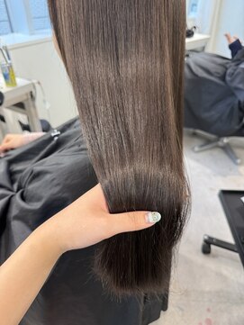 ユーフォリア 渋谷グランデ(Euphoria SHIBUYA GRANDE) 赤み消し グレージュ AKARI