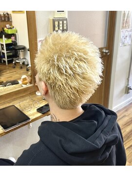 ブロンドスパイキーショート