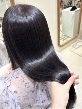 エンス 銀座(Ence) ブリーチなし/スモーキーカラー/髪質改善/グレーブラウン/前髪