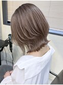 大人可愛いくびれミディアム アッシュベージュ M20260415