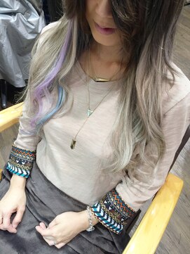 ユートピア(U topia) グラデーションカラー、アクセントカラー