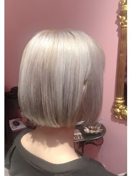 イル(iLu.) プラチナモーヴホワイト