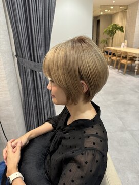 アオ(Ao) Aoヘアスタイル ひし形ショート