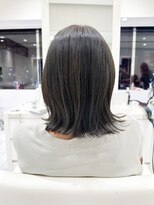 外はねでつくる伸びかけのボブスタイル