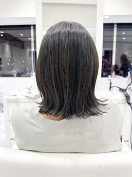 レ セゾン(Les Saisons) 外はねでつくる伸びかけのボブスタイル