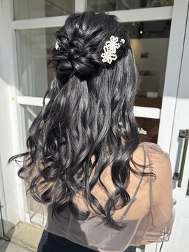 パザパ(pas a pas) くりんくりんなハーフアップスタイル♪