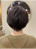 グレージュ切りっぱなしボブ前髪ありミニボブミルクティベージュ
