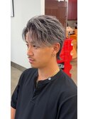 ホワイトシルバーアッシュバレイヤージュフェザーショート