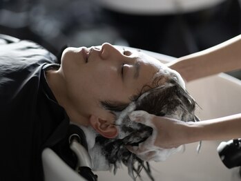 メンズ特化×半個室　PATH【パス】学芸大学【12月 NEW OPEN(予定)】の写真/[カット+ヘッドスパ￥8,800］最高品質フルフラットシャンプー台の半個室で、贅沢なリラックスタイム