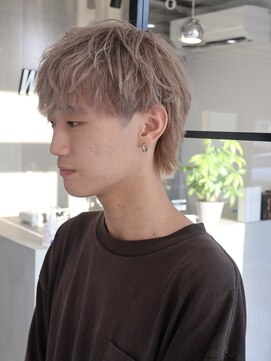 ホワイト(WHITE) ショートウルフ ブロンドベージュ