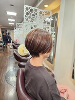 榮(Salon de 榮) 頭が小さく見えるカット