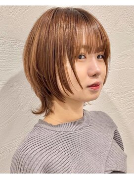 ブローチ(BroocH) ウルフカット×ミルクティーカラー