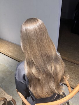 セブンベルベット(7 Velvet) ミルクティーベージュ【円口睦】