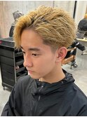 アップバング短髪ツイストスパイラルブリーチパーマツイスパ