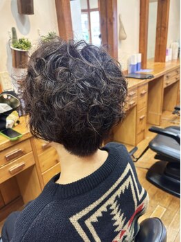 桜デコ(DECO)の写真/≪カット+パーマ￥6050≫ふわふわの立体感やくびれ感、質感で軽さと小顔を演出♪プチプラでイメチェンできる