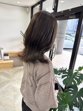 ラフ(laugh) くびれボブ / カーキアッシュ