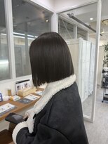 ルオラ(Luora) ミニボブダークオリーブ