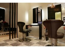 アース 恵比寿店(HAIR&MAKE EARTH)の雰囲気（ペアブース完備☆その他、個室のご用意もあります。）