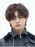 微分け×ルーズパーマで大人の余裕のある髪型に。朝時間ない方も