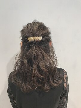 ヴァンクシー バイ ルナ(VANKCY by Luna) 【neolive plus 向ヶ丘遊園】波ウェーブ　ゆるふわハーフアップ