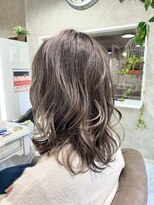 ハナビ(hanabi)&nbsp;髪質改善　ラフパーマ　グレージュ　ウルフミディアム