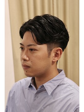 クランク(CRANK) ビジネスシーンにもピッタリな2ブロックパーマスタイル