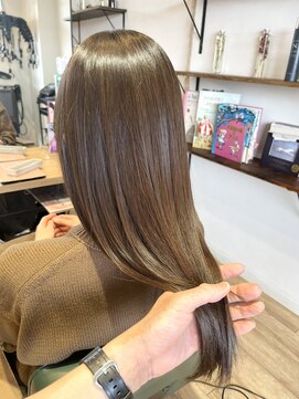 サラ(sarah) うるツヤロング