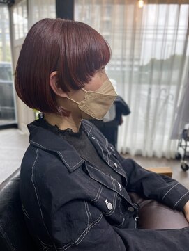 イア(oia) ちょっぴり個性派かわいいボブ