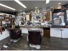 バーバーショップレノン(BARBER SHOP LENNON)の雰囲気（プライベート感ばっちりのくつろげる空間/メンズ/ブリーチ）