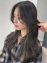 ビューシンサイバシ(VIEW SHINSAIBASHI)&nbsp;顔まわりレイヤーカットオリーブグレージュ似合わせ20代30代