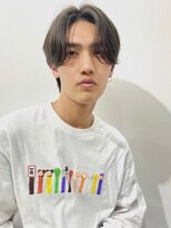 ラフにキマるメンズニュアンスパーマセンター分け